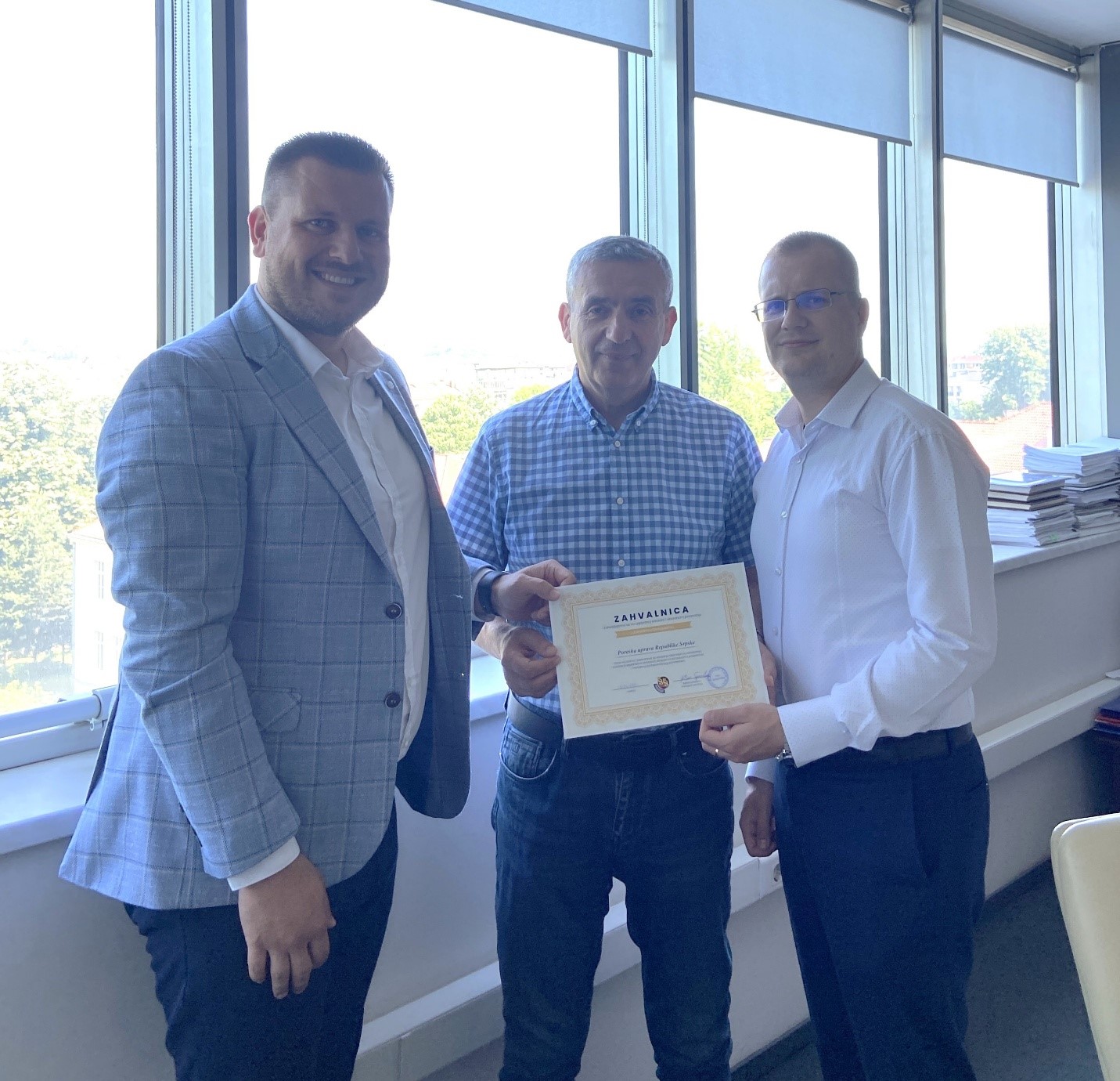 Paragraf Lex uručio zahvalnicu Poreskoj upravi Republike Srpske, 16.06.2025. godine